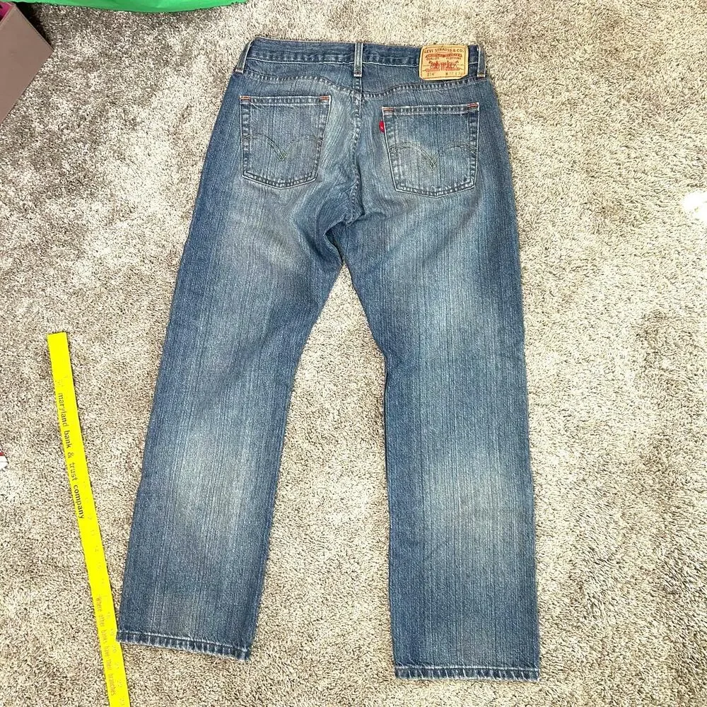 Levi’s 514 Men's Size 32x30 Jeans distressed denim pants